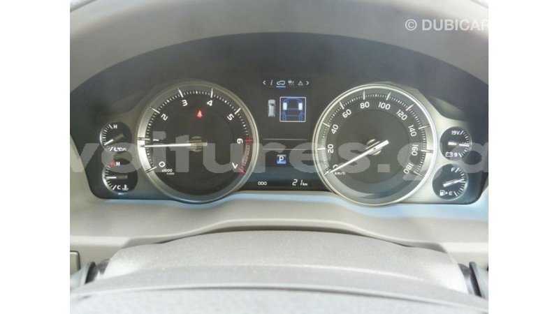 Big with watermark toyota land cruiser estuaire import dubai 5796