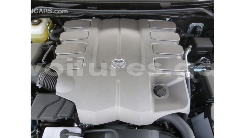 Big with watermark toyota land cruiser estuary import dubai 5796