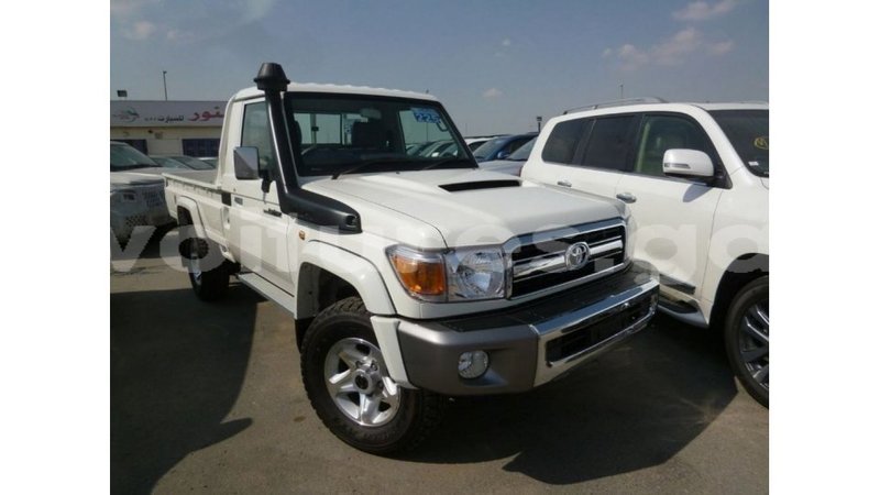 Big with watermark toyota land cruiser estuaire import dubai 5797