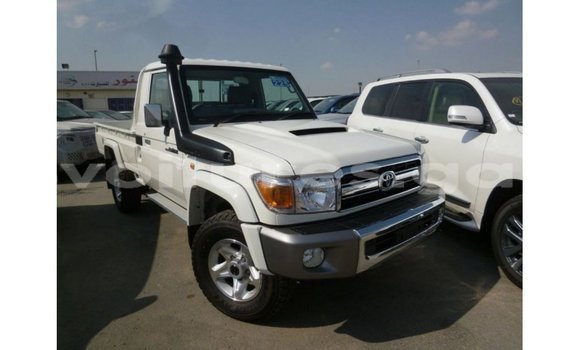 Acheter Import Voiture Toyota Land Cruiser Blanc à Import - Dubai, Estuaire Acheter Import Voiture Toyota Land Cruiser Blanc à Import - Dubai, Estuaire