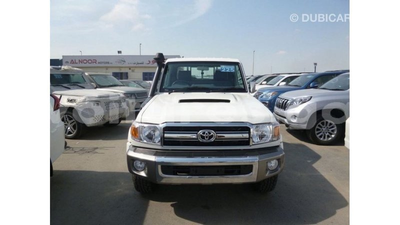 Big with watermark toyota land cruiser estuaire import dubai 5797