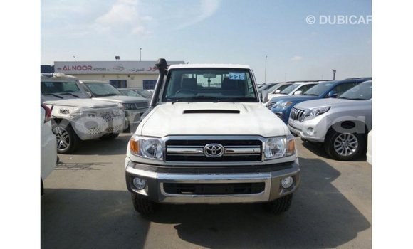 Acheter Import Voiture Toyota Land Cruiser Blanc à Import - Dubai, Estuaire Acheter Import Voiture Toyota Land Cruiser Blanc à Import - Dubai, Estuaire