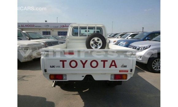 Acheter Import Voiture Toyota Land Cruiser Blanc à Import - Dubai, Estuaire Acheter Import Voiture Toyota Land Cruiser Blanc à Import - Dubai, Estuaire
