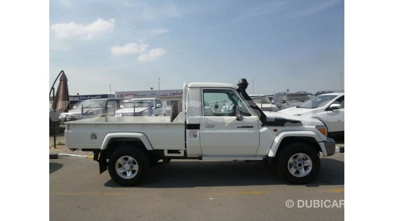 Big with watermark toyota land cruiser estuaire import dubai 5797