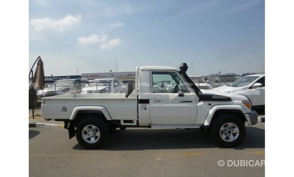 Acheter Import Voiture Toyota Land Cruiser Blanc à Import - Dubai, Estuaire Acheter Import Voiture Toyota Land Cruiser Blanc à Import - Dubai, Estuaire