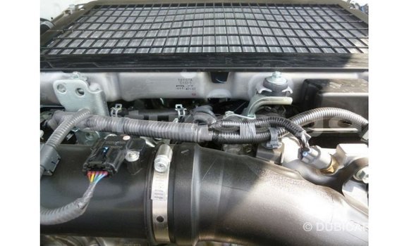 Acheter Import Voiture Toyota Land Cruiser Blanc à Import - Dubai, Estuaire Acheter Import Voiture Toyota Land Cruiser Blanc à Import - Dubai, Estuaire