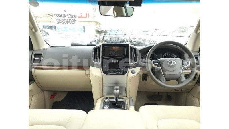 Big with watermark toyota land cruiser estuaire import dubai 5799