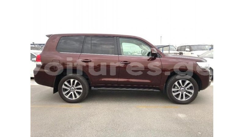 Big with watermark toyota land cruiser estuary import dubai 5799