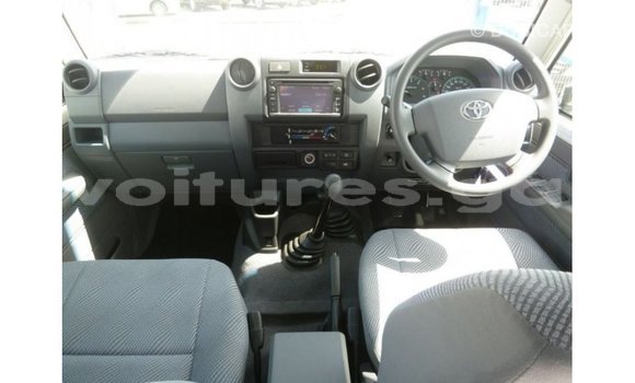 Buy Import Toyota Land Cruiser White Car in Import - Dubai in Estuary Buy Import Toyota Land Cruiser White Car in Import - Dubai in Estuary