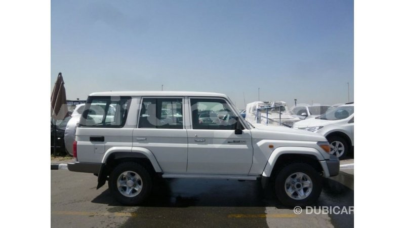 Big with watermark toyota land cruiser estuary import dubai 5800