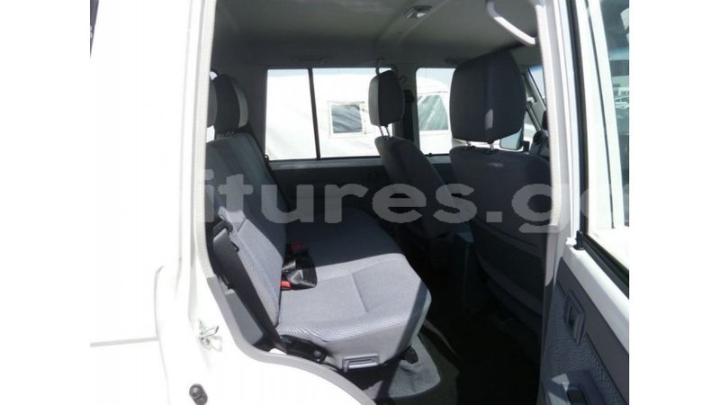 Big with watermark toyota land cruiser estuaire import dubai 5800