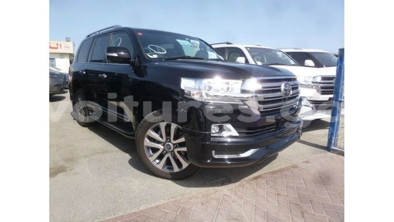 Big with watermark toyota land cruiser estuaire import dubai 5801