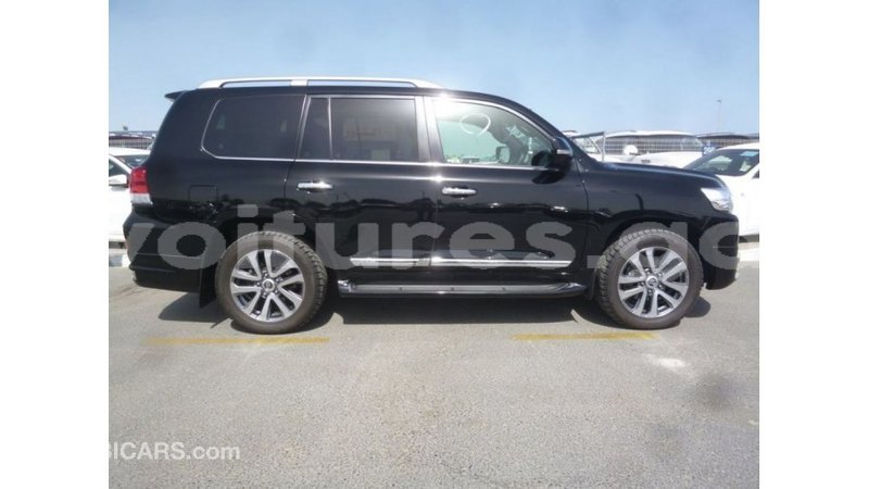 Big with watermark toyota land cruiser estuary import dubai 5801