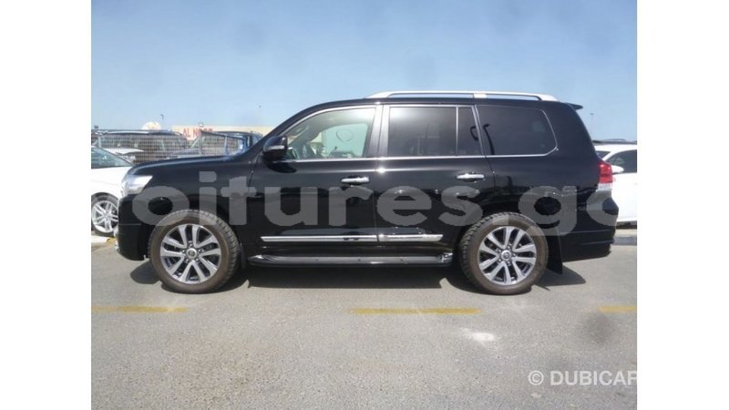 Big with watermark toyota land cruiser estuaire import dubai 5801