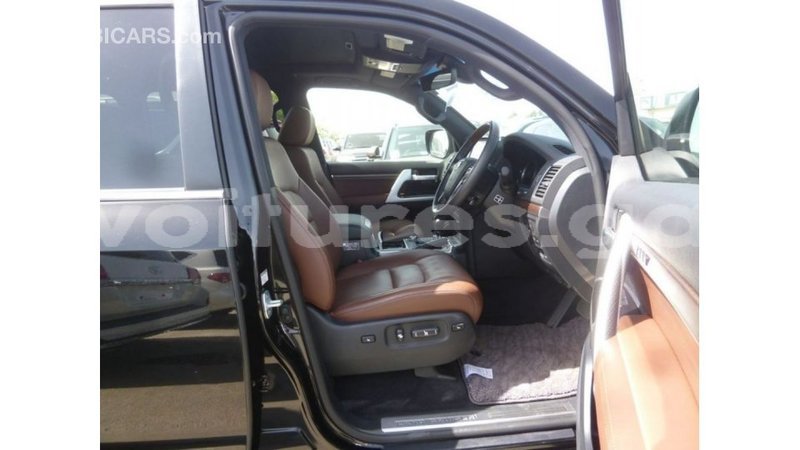 Big with watermark toyota land cruiser estuaire import dubai 5801