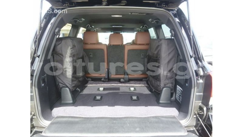 Big with watermark toyota land cruiser estuaire import dubai 5801