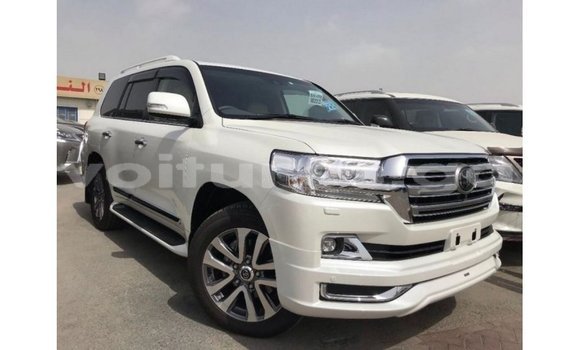 Buy Import Toyota Land Cruiser White Car in Import - Dubai in Estuary Buy Import Toyota Land Cruiser White Car in Import - Dubai in Estuary