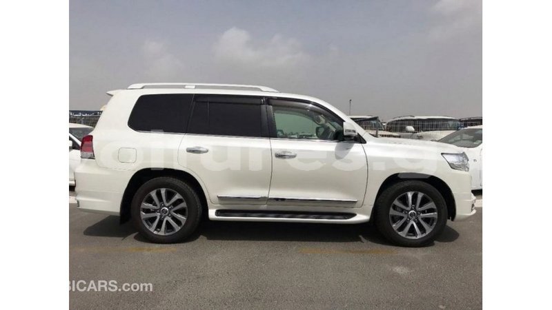 Big with watermark toyota land cruiser estuaire import dubai 5802