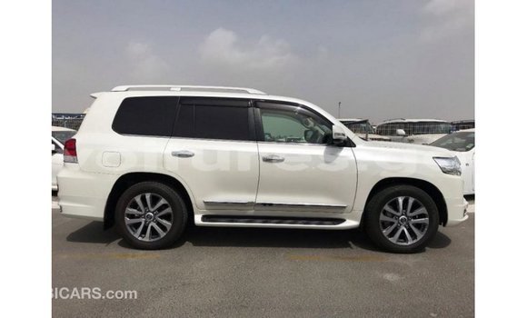 Buy Import Toyota Land Cruiser White Car in Import - Dubai in Estuary Buy Import Toyota Land Cruiser White Car in Import - Dubai in Estuary