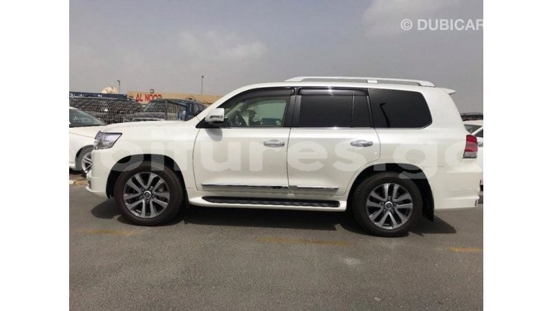 Big with watermark toyota land cruiser estuaire import dubai 5802