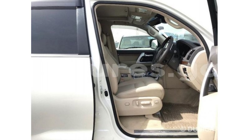 Big with watermark toyota land cruiser estuary import dubai 5802