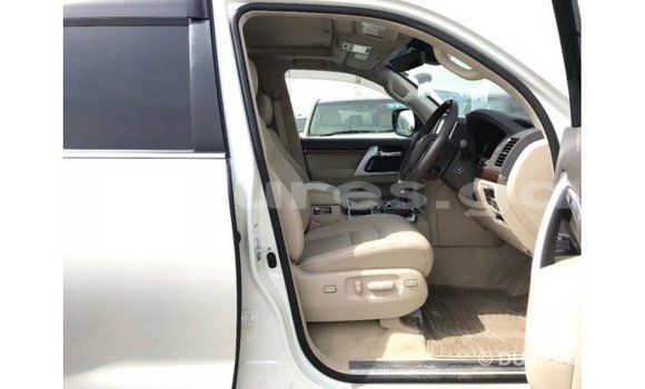 Buy Import Toyota Land Cruiser White Car in Import - Dubai in Estuary Buy Import Toyota Land Cruiser White Car in Import - Dubai in Estuary