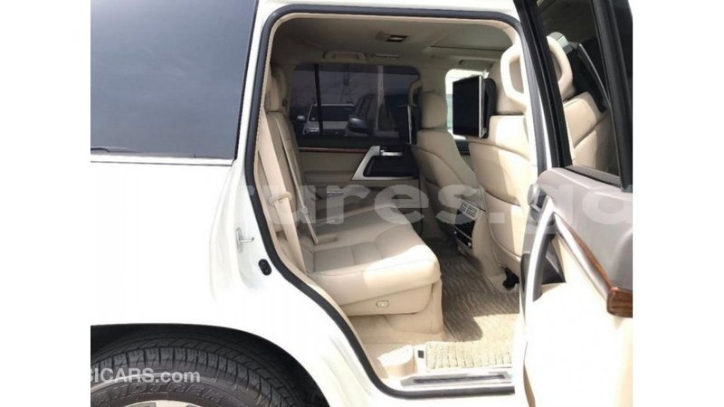 Big with watermark toyota land cruiser estuaire import dubai 5802