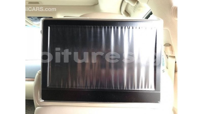 Big with watermark toyota land cruiser estuary import dubai 5802