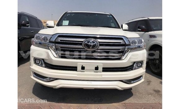 Sayi Imported Toyota Land Cruiser White Mota in Import - Dubai a estuary Sayi Imported Toyota Land Cruiser White Mota in Import - Dubai a estuary