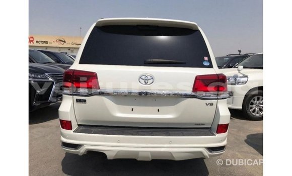 Sayi Imported Toyota Land Cruiser White Mota in Import - Dubai a estuary Sayi Imported Toyota Land Cruiser White Mota in Import - Dubai a estuary
