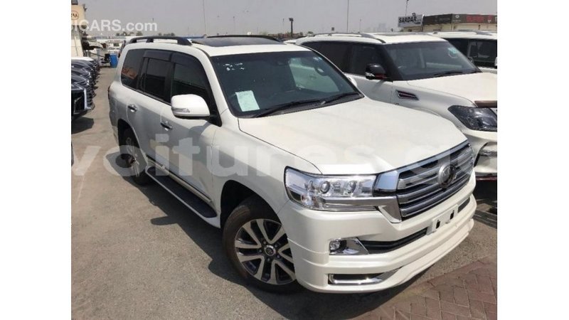 Big with watermark toyota land cruiser estuaire import dubai 5803