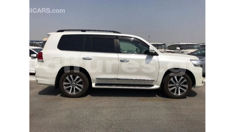 Big with watermark toyota land cruiser estuary import dubai 5803