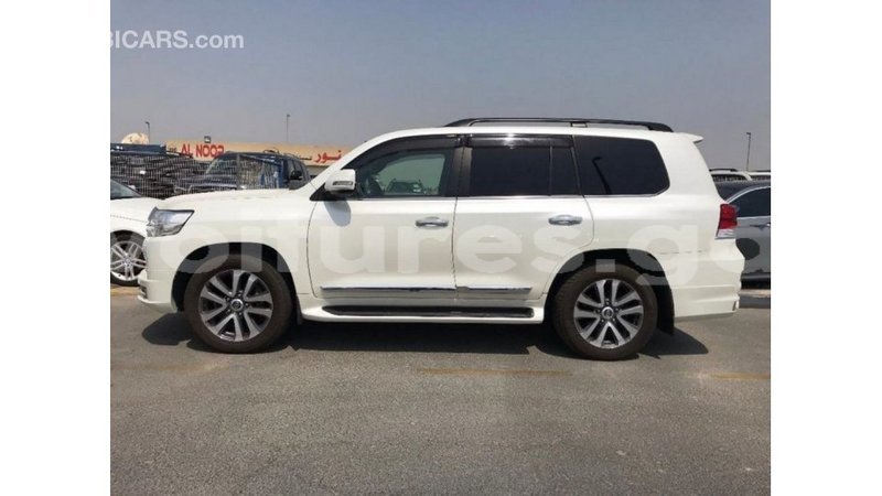 Big with watermark toyota land cruiser estuaire import dubai 5803