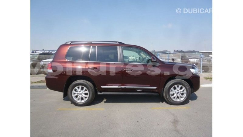 Big with watermark toyota land cruiser estuary import dubai 5804