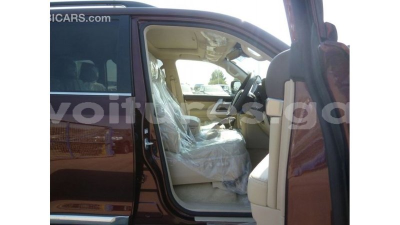 Big with watermark toyota land cruiser estuary import dubai 5804