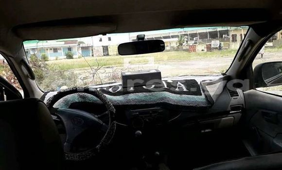 Sayi Na hannu Toyota Hilux Black Mota in Port Gentil a Ogooué-Maritime Sayi Na hannu Toyota Hilux Black Mota in Port Gentil a Ogooué-Maritime