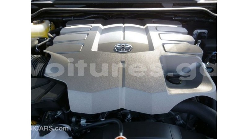 Big with watermark toyota land cruiser estuary import dubai 5804