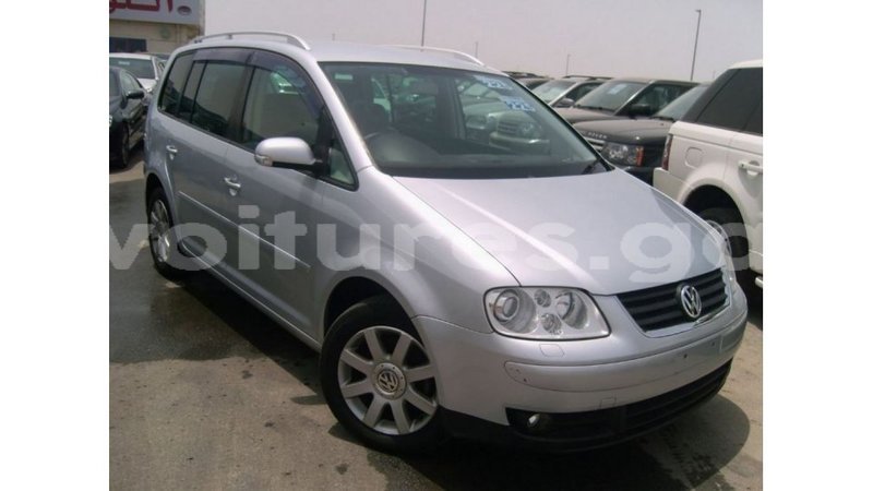 Big with watermark volkswagen touran estuaire import dubai 5805