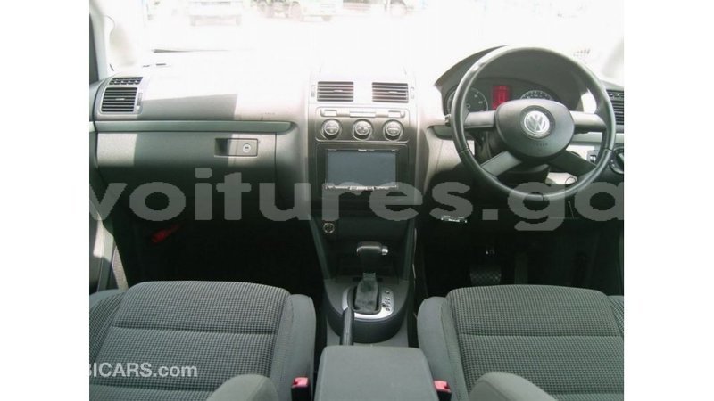 Big with watermark volkswagen touran estuaire import dubai 5805