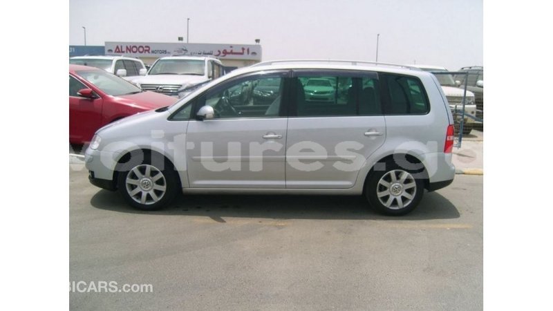 Big with watermark volkswagen touran estuary import dubai 5805