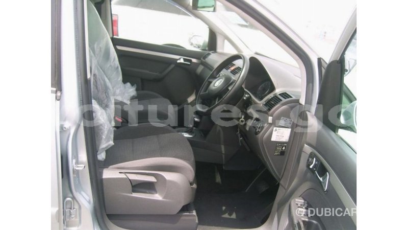 Big with watermark volkswagen touran estuaire import dubai 5805