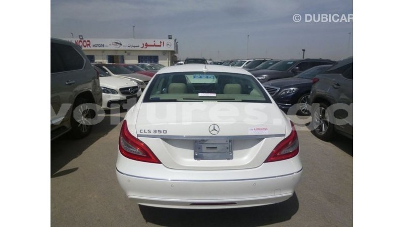 Big with watermark mercedes benz 190 estuaire import dubai 5807