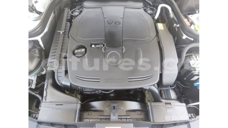 Big with watermark mercedes benz 190 estuaire import dubai 5807