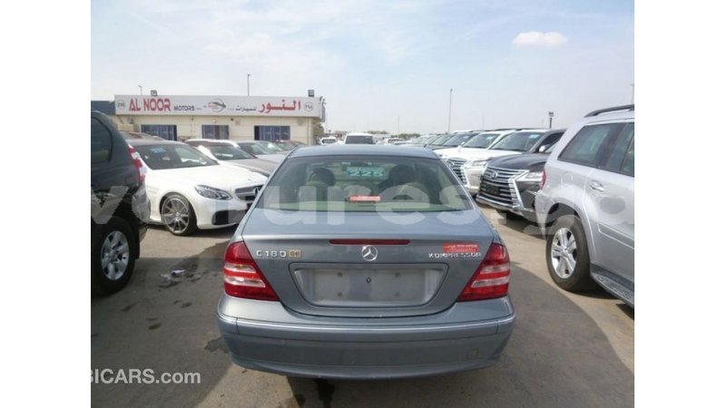 Big with watermark mercedes benz 190 estuaire import dubai 5809