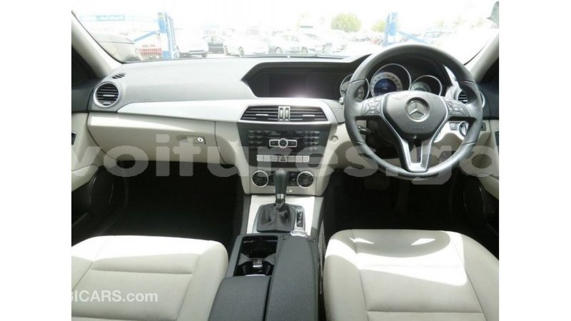 Big with watermark mercedes benz 190 estuaire import dubai 5810