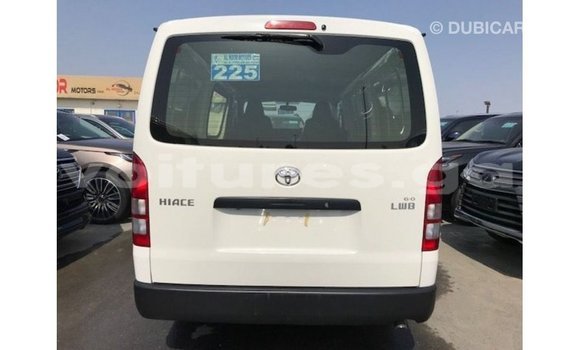 Acheter Import Voiture Toyota Hiace Blanc à Import - Dubai, Estuaire Acheter Import Voiture Toyota Hiace Blanc à Import - Dubai, Estuaire