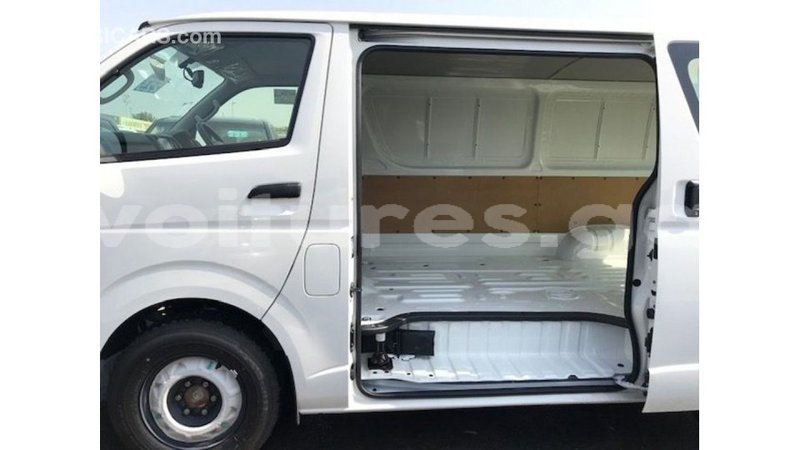 Big with watermark toyota hiace estuaire import dubai 5812