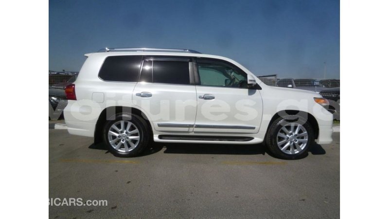 Big with watermark toyota land cruiser estuaire import dubai 5813