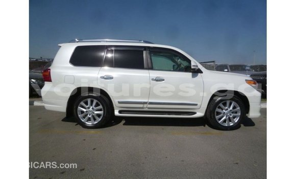 Sayi Imported Toyota Land Cruiser White Mota in Import - Dubai a estuary Sayi Imported Toyota Land Cruiser White Mota in Import - Dubai a estuary