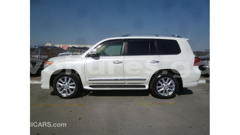 Big with watermark toyota land cruiser estuaire import dubai 5813